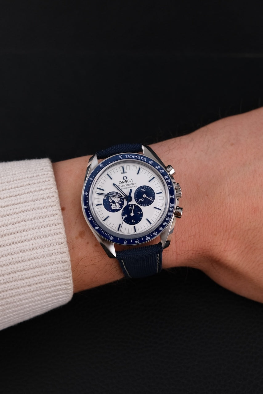 Omega Speedmaster Snoopy 31032425002001 - Detailansicht 11
