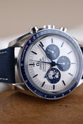 Carica l'immagine nel visualizzatore della galleria, Omega Speedmaster Snoopy 31032425002001 - Detailansicht 3
