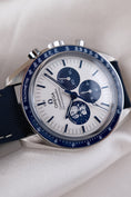 Carica l'immagine nel visualizzatore della galleria, Omega Speedmaster Snoopy 31032425002001 - Detailansicht 4
