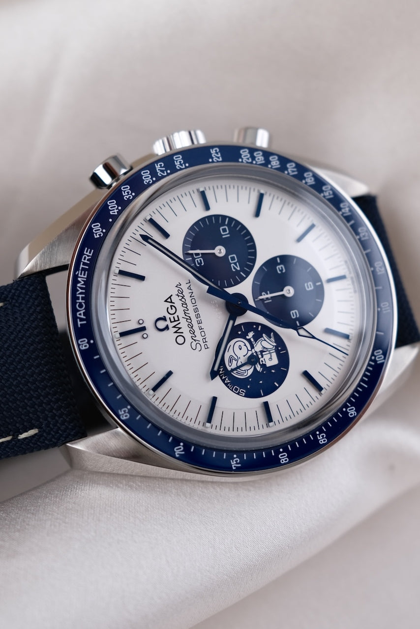 Omega Speedmaster Snoopy 31032425002001 - Detailansicht 4