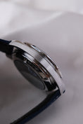 Carica l'immagine nel visualizzatore della galleria, Omega Speedmaster Snoopy 31032425002001 - Detailansicht 7
