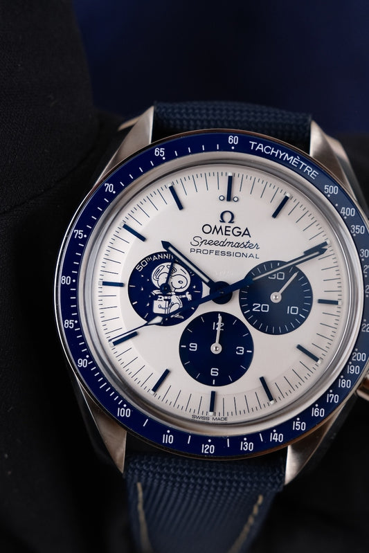 Omega Speedmaster Snoopy 31032425002001 - Detailansicht 1