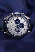 Carica l'immagine nel visualizzatore della galleria, Omega Speedmaster Snoopy 31032425002001 - Detailansicht 2
