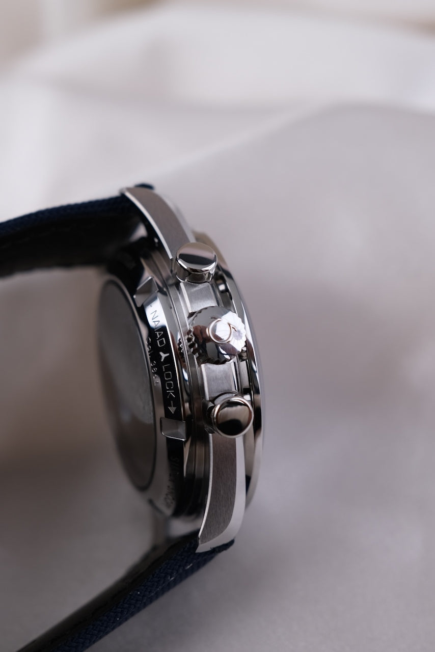 Omega Speedmaster Snoopy 31032425002001 - Detailansicht 6