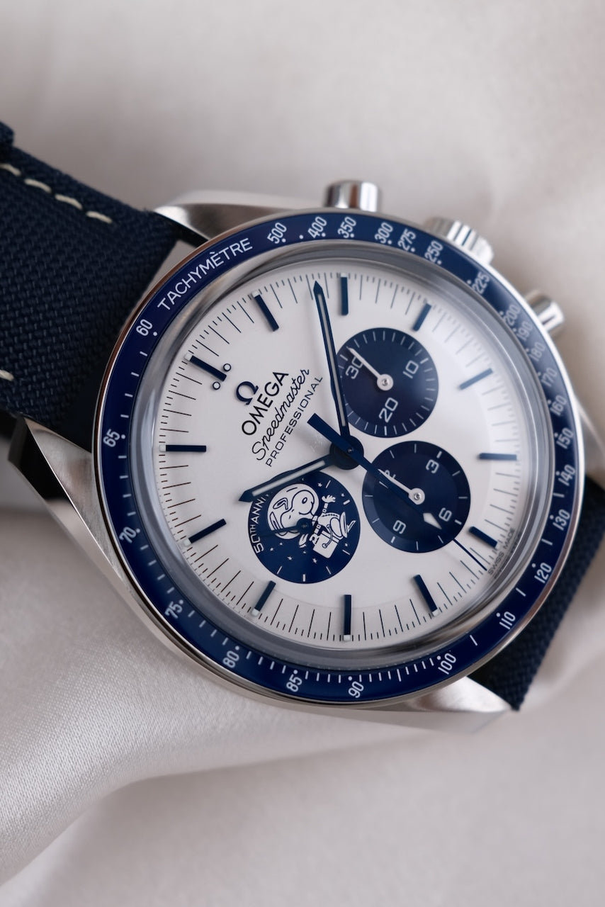 Omega Speedmaster Snoopy 31032425002001 - Detailansicht 5