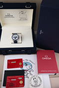 Carica l'immagine nel visualizzatore della galleria, Omega Speedmaster Snoopy 31032425002001 - Papiere und oder Lieferumfang
