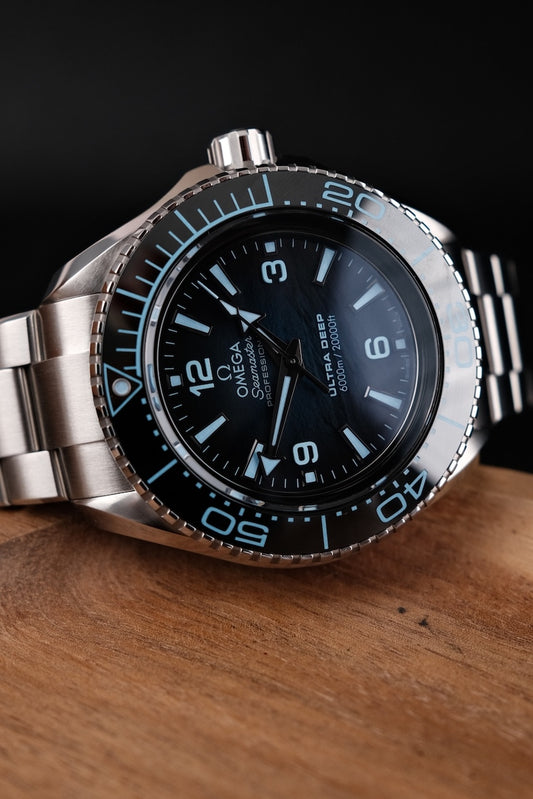 Omega Seamaster Planet Ocean 6000 Summer Blue Ultra Deep 215.30.46.21.03.002 - Detail view 1