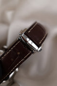 Bild in Galerie-Betrachter laden, Omega Seamaster Aqua Terra 28123037 Box + og. Papiere White Dial, incl. Blue Omega Nato Strap

