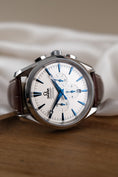 Bild in Galerie-Betrachter laden, Omega Seamaster Aqua Terra 28123037 Box + og. Papiere White Dial, incl. Blue Omega Nato Strap
