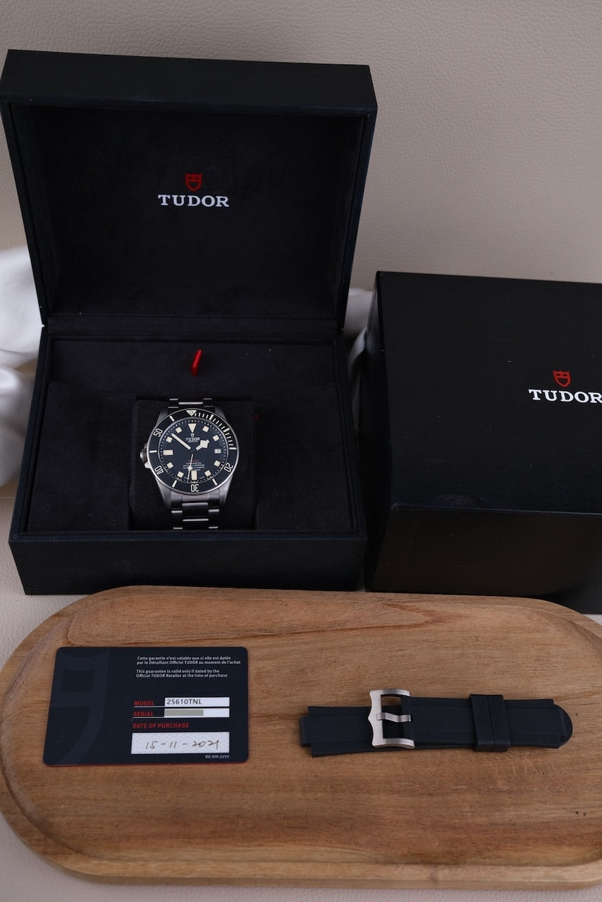 Tudor Pelagos LHD 25610TNL - Papers and documentation