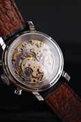 Carica l'immagine nel visualizzatore della galleria, Chopard L.U.C 1963 Chrono PuristS Edition 168556 - Detail view 4
