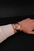 Cargar la imagen en la vista de la galería, Patek Philippe Complications 5172G-010 Box + og. Papiere Salmon Dial, White Gold, New/Unworn, 2025, 41mm

