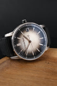 Bild in Galerie-Betrachter laden, Audemars Piguet Code 11.59 15210QT Box + og. Papiere Smoked Beige Dial Ceramic Case TOP
