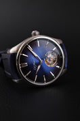 Bild in Galerie-Betrachter laden, H.Moser & Cie Pioneer Tourbillon 3804-1201 Box + og. Papiere Blue Dial, Limited Edition x/50
