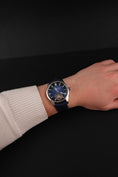 Bild in Galerie-Betrachter laden, H.Moser & Cie Pioneer Tourbillon 3804-1201 Box + og. Papiere Blue Dial, Limited Edition x/50
