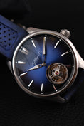 Bild in Galerie-Betrachter laden, H.Moser & Cie Pioneer Tourbillon 3804-1201 Box + og. Papiere Blue Dial, Limited Edition x/50
