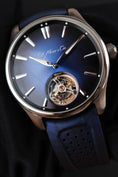 Bild in Galerie-Betrachter laden, H.Moser & Cie Pioneer Tourbillon 3804-1201 Box + og. Papiere Blue Dial, Limited Edition x/50
