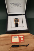 Charger l'image dans la visionneuse de la galerie, Omega Cosmic 1951 Museum Collection Collector´s Series Number Two 57018000  Box + og. Papiere NOS NEVER WORN Rose Triple Date
