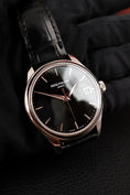 Bild in Galerie-Betrachter laden, Patek Philippe Calatrava 5227G-010 Box + og. Papiere 18k White Gold, German Delivered
