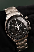 Load image into Gallery viewer, Omega Speedmaster Moonwatch 31130423001005 Box + og. Papiere NEW Stickered
